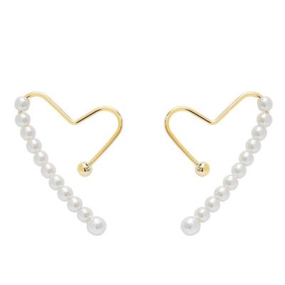 China FASHIONABLE New Arrival Elegant Gold Plated Baroque Pearl Earrings Bead Love Heart Stud Earrings For Women for sale