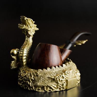 China Exquisite new design dragon shape smoking pipe handmade pure copper display stand for sale