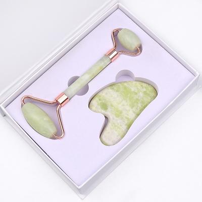 China Best Face Price Green Jade Face Roller Set Green Xiuyan Jade Gua Sha Set With Gift Box for sale