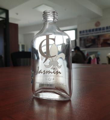 China Hot Sale Beverage 200ml Vintage Glass Bottle Vodka Bottle Glass Bottle Vodka Price for sale