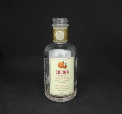 China Wholesale 750ml Glass Beverage Juniper Tequila Vodka Vodka Premium Liquor Bottle With Label for sale