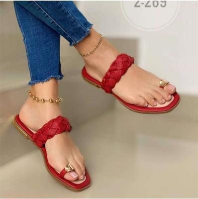 China Fashion Trend Women's Summer Weave Slippers Female Square Heel Flip Flops Sandals Outdoor Sexy Casual Slippers for sale