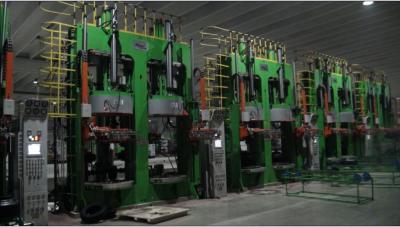 China Heat Resistant Hydraulic Tyre Curing Press With Fully Automatic PLC for sale