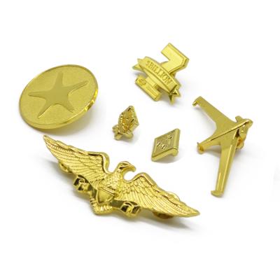 China Custom Custom Shape Plated Eagle Airplane Gold Lapel Pin Badge For Mens Costume for sale