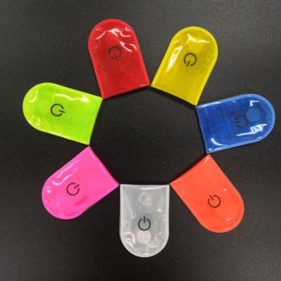 China Night Climbing Reflecting LED Clip On Mini Light With Magnet Piece Perfect For Night Climbing, Running, And Walking for sale