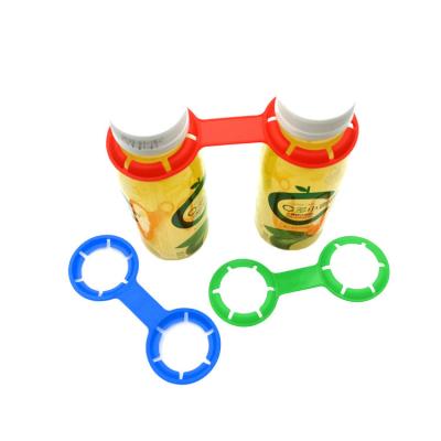 China Plastic Bottle Clip Carrier Tensile Strength 29.4 N 3.0 KG for 1.5L 2L 3L 4L Bottles for sale