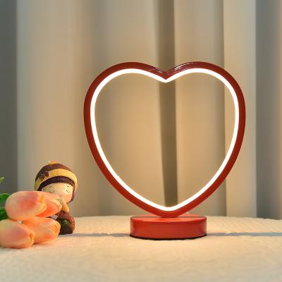 China Modern Red Heart Shape Table Lamp For Wedding Led Love Table Lamps Bedroom Bedside Lamp Night Wedding Room Light Valentine's Day Gift for sale