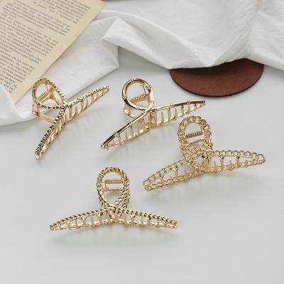 China 2022 Environmentally Friendly CIA Hot Selling Alloy Hair Claw Clips 11cm Metal Cross Twist Chain Hair Claws For Women for sale