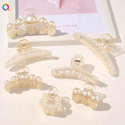 China 2022 Factory Wholesale Single Style Environmentally Friendly Pearl Hair Claw For Women for sale