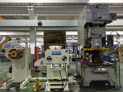 China Large Sheet Metal Decoiler Straightener Uncoiler Feeder Line Speed 16~24 M / Min for sale