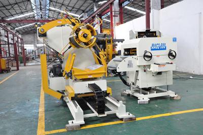 China Automatic Metal Stamping Conveyor Manual Decoiler Straightener Feeder for Punching Machine for sale