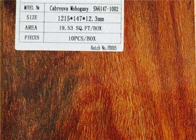 China Piso de madera laminado natural de caoba del alto surco del lustre V antidecoloración en venta