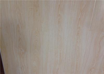 China Madera dura blanca de la prenda impermeable del arce que suela la flotación de madera biselada del tecleo U de Unilin en venta