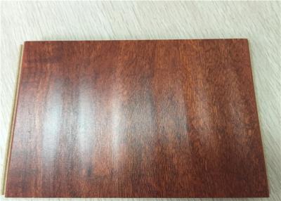 Chine Plancher en stratifié affligé par planche large commerciale réutilisé 12mm pour la pièce de Studing à vendre