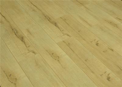 Chine Plancher vivant traditionnel de stratifié de prime de chêne d'AC3 AC4 Handscraped avec la dimension aléatoire à vendre