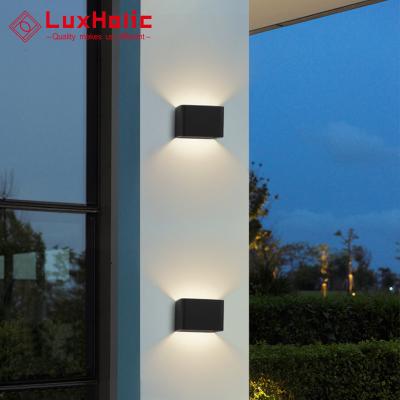 China LuxHolic Retro Modern Black Aluminum Hanging Wall Lamp Villa Through The Stairs Porch Indoor Garden LED Wall Light for sale