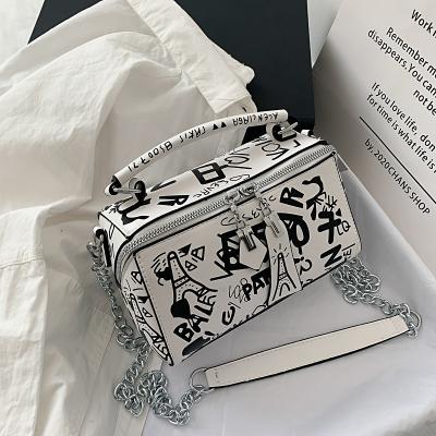 China 2021 high quality fashion mini handbag graffiti shoulder lady bag clutch for sale