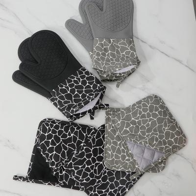 China Printed 4 Pieces Set Silicone Quilted Liner Cotton Thick Oven Gloves Hot Pads Set Non-slip for sale