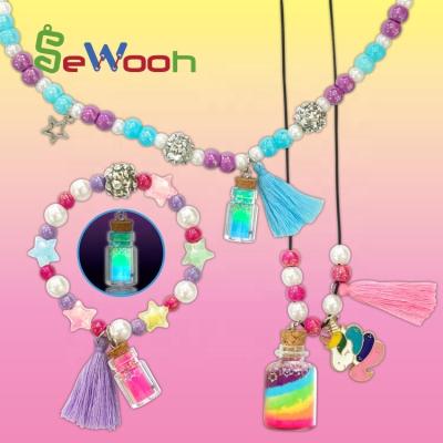 China Cute Kids DIY Craft Glow in the Dark Jewelry Set for sale