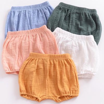 China 2019 European Organic Hot Selling Baby Cotton Muslin Summer Bloomers Shorts Anti-static Baby Fashion Short Pants Baby Shorts for sale