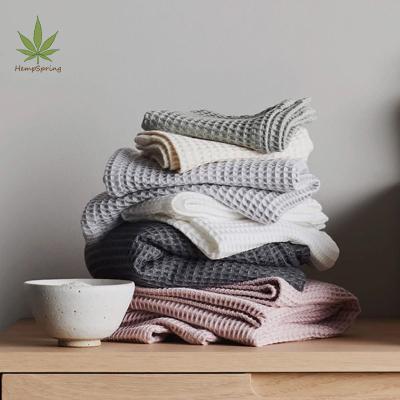 China Sustainable Organic Bath Towel Cotton Beach Towel Hemp Waffle Bath Towel Organic Waffle Bathtowel Sustainable Hemp for sale