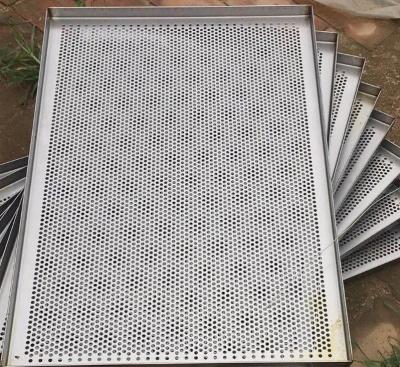 China Metal Perforated Wire Basket Cable Tray , Stainless Steel Baking Sheet For Food Processing for sale