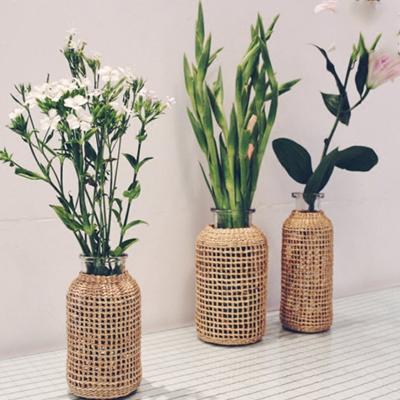 China Minimalist Minimalist Glass Vase with Straw Woven Decoration Design for Decor Cafe Home Decor for sale