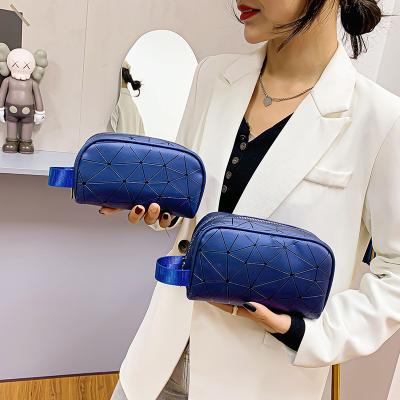 중국 Durable Wholesale Casual Rhomboid Pattern Zipper Makeup Bag 2 Sizes Leather Cosmetic Bag Makeup Bag For Women Girls 판매용