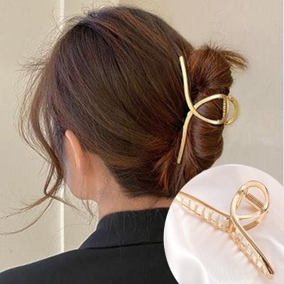 China Fashion Customized Designs Multi Hair Claw Elegant Geometric Hollow Claw Butterfly Hair Accessories Panda Shaped Pearl Hair Claw for sale