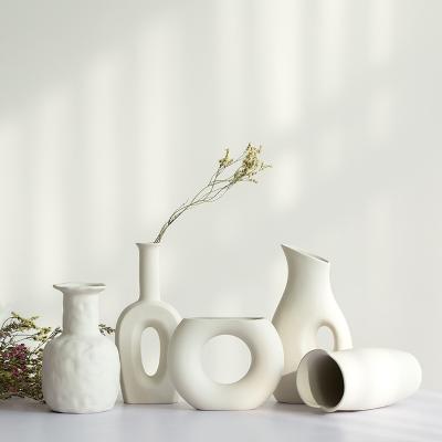 China Minimalist Fashion Geometric Antique Imitate Ceramic Vase Matt White Ceramic Flower Vase for sale