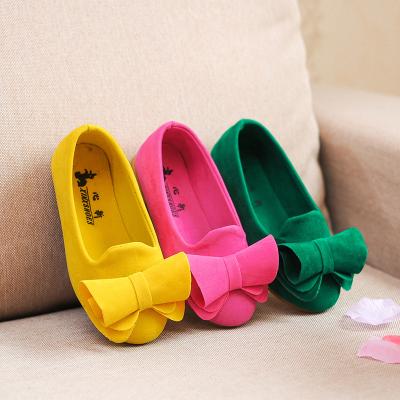 China Moccasin Gommino Leisure Shoes Girl Kids Shoes Rivets Soft Soled Leather Shoes for sale