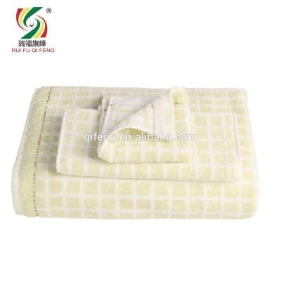 China Soft Eco-friendly Yarn Dyed 100% Cotton Jacquard Bath Towel Set for sale