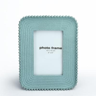 China Handmade Contemporary Style Resin Picture Favor Rustic Photo Frame for sale