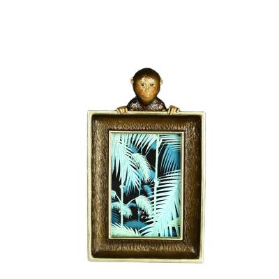 China Handmade Resin Hand Made Brown And Gold Picture Frame With Monkey Picture Frame for sale