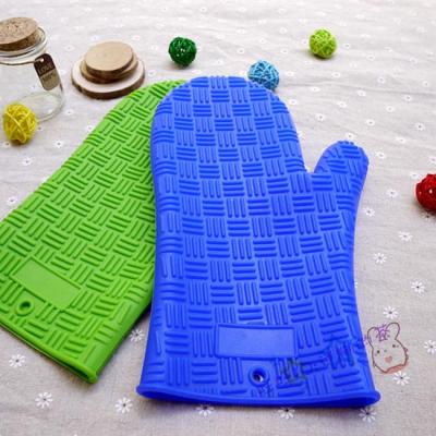 China Hot Selling New Kitchen Non Stick Silicone Grill Gloves With Stripe Point For Bakery for sale