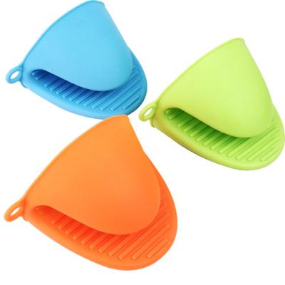 China Anti-slip Heat Resistance Silicone Ktichen Kids Oven Mitt Clip For Baking And Cooking for sale