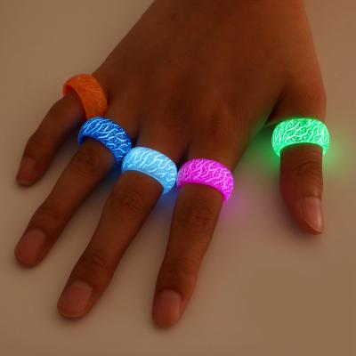 China FASHIONABLE So Cool Wild Luminous Glow Ring For Party Multicolor Crack Pattern Men Circle Light In Dark Women Chunky Rings for sale