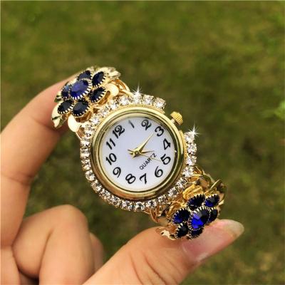 China Women's Quartz Watch Fast Delivery Exquisite Flowers Design Ladies Diamond Quartz Watch For Wedding Vintage Nigeria Latest Bracelet Women Wristwatches for sale