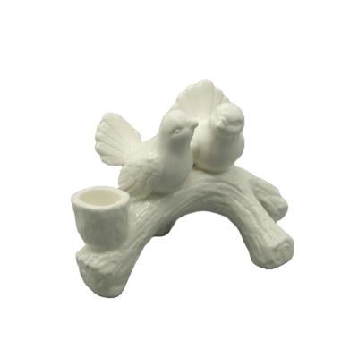 China Eco-friendly Ceramic Love Birds Design Candle Holders Oil Burner Wedding Table Decorations Tealight for sale