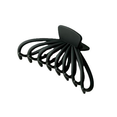 China Hair Decoration New Korean Style Rattan Claw Shape Plastic Hair Clip Claw For Women for sale