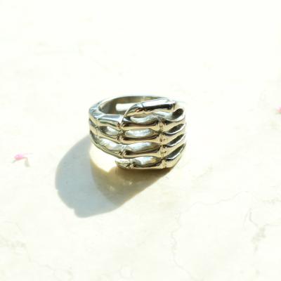 中国 Unique Design Hip Pop Style Ring Jewelry Men Silver Skull Hand Ring 販売のため