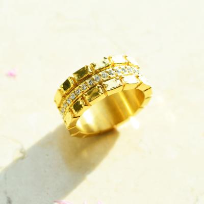 中国 Trends Men's Gold Ring 18K Plated Luxury Stone Ring Designs For Men 販売のため