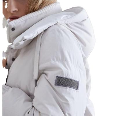 China Custom Made Cheap Windproof Light Gray Woman Winter Cloth Goose Wholesale High Quality Breathable Down Jacket for sale