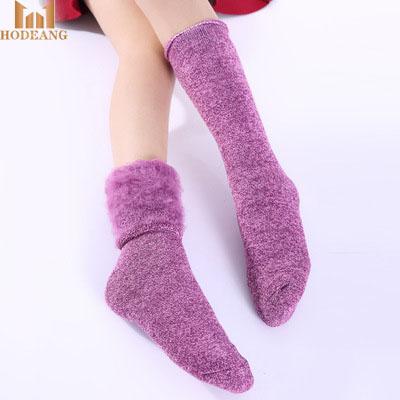 China Sporty Winter Plus Velvet Warm Cotton Hogs Women's Comfortable Pile Slouch Hogs Soft Floor Socks for sale