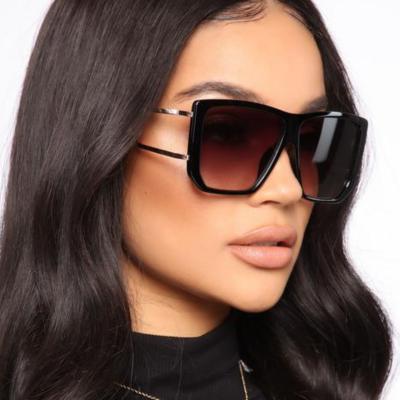 China 2021 VIFF Rectangle Fashion Rivet Shades Rimless Lenses Fit Oversized Sunglasses HP19110 for sale