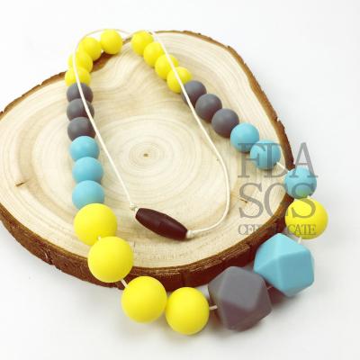 China Toy Custom Handmade Soft Crochet Wooden Beads Gift Set Baby Silicone Teething Necklace for sale