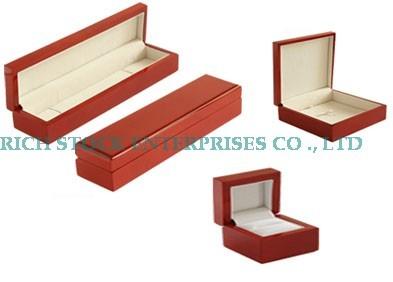 China wooden jewelryl box,wooden earing boxes for sale