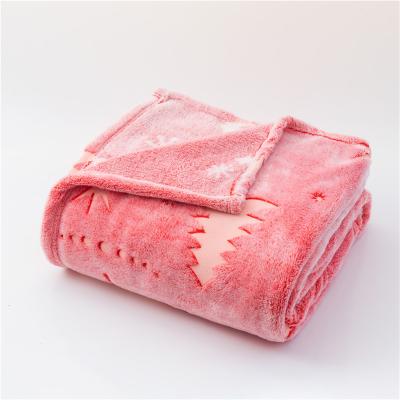 China 2021 New Fashion Anti-bacteria Flannel Chrismas Design New Fashion Soft And Comfortable Glow In Dark Blanket Spray for sale