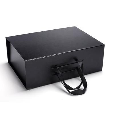 China Handmade Customized Foldable Magnetic Gift Box Packaging With Ribbon for sale