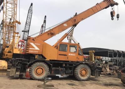 China A mão de Kobelco 25t segundo Cranes, guindaste móvel usado de Kobelco do terreno áspero à venda